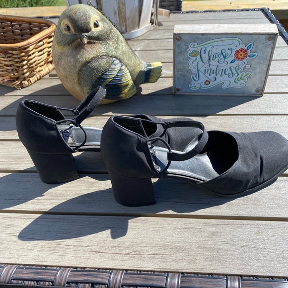 Mary Janes w/ A FLAIR! Womens Mootsie Tootsie,chunk heels with sexy strap!Goring - Picture 3 of 12